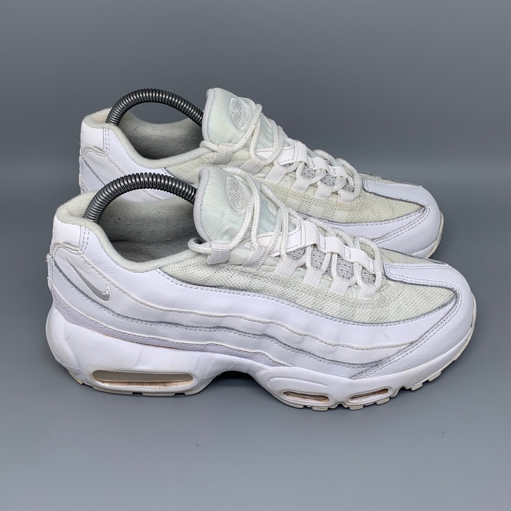 Nike Air Max 95 Triple White‎ Running Shoes CJ3906-100 Men's Sz 7 Women’s Sz 8.5